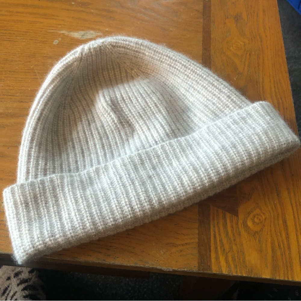 Tahari cashmere beanie oatmeal colored